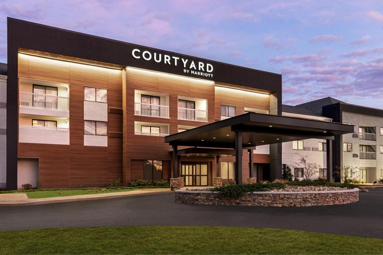 Courtyard Tupelo Hotel Exterior photo