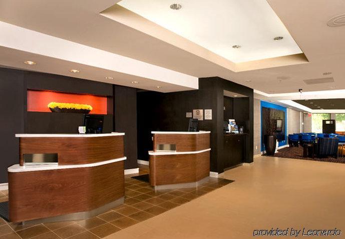 Courtyard Tupelo Hotel Interior photo