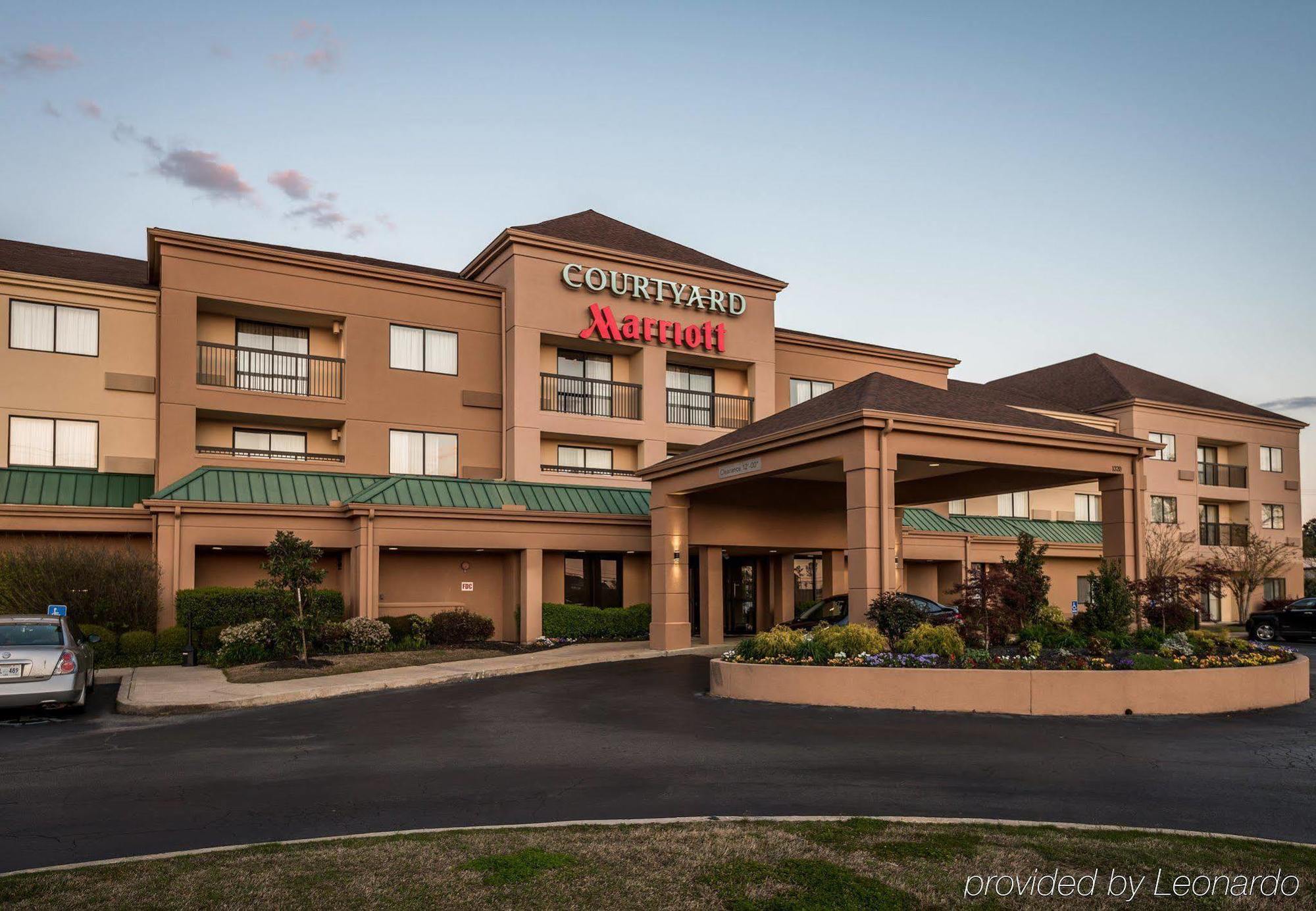 Courtyard Tupelo Hotel Exterior photo