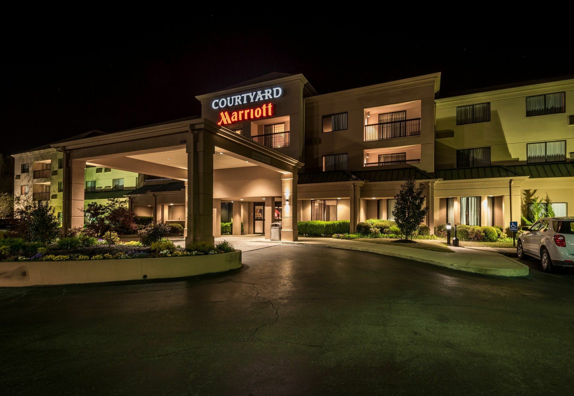 Courtyard Tupelo Hotel Exterior photo